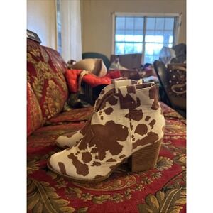 CCOCCI Women's 'ATHENA COW PRINT CASUAL ANKLE WEDGE SHOE BOOTIE  Size 8